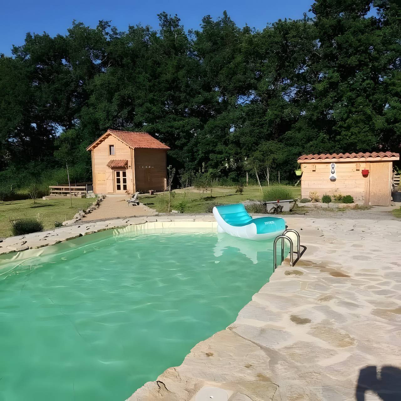 Gästezimmer 'Au Chant Des Oiseaux - Rouge Gorge -' in Varen, Holzofenpizza und Wlan in Varen, Zentralmassiv
