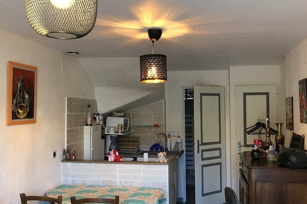 Entire apartment, Appartement T2 40 M² dans villa avec jardin Semaine /We 2 personnes in Marseille, Mediterranean Coast (France)