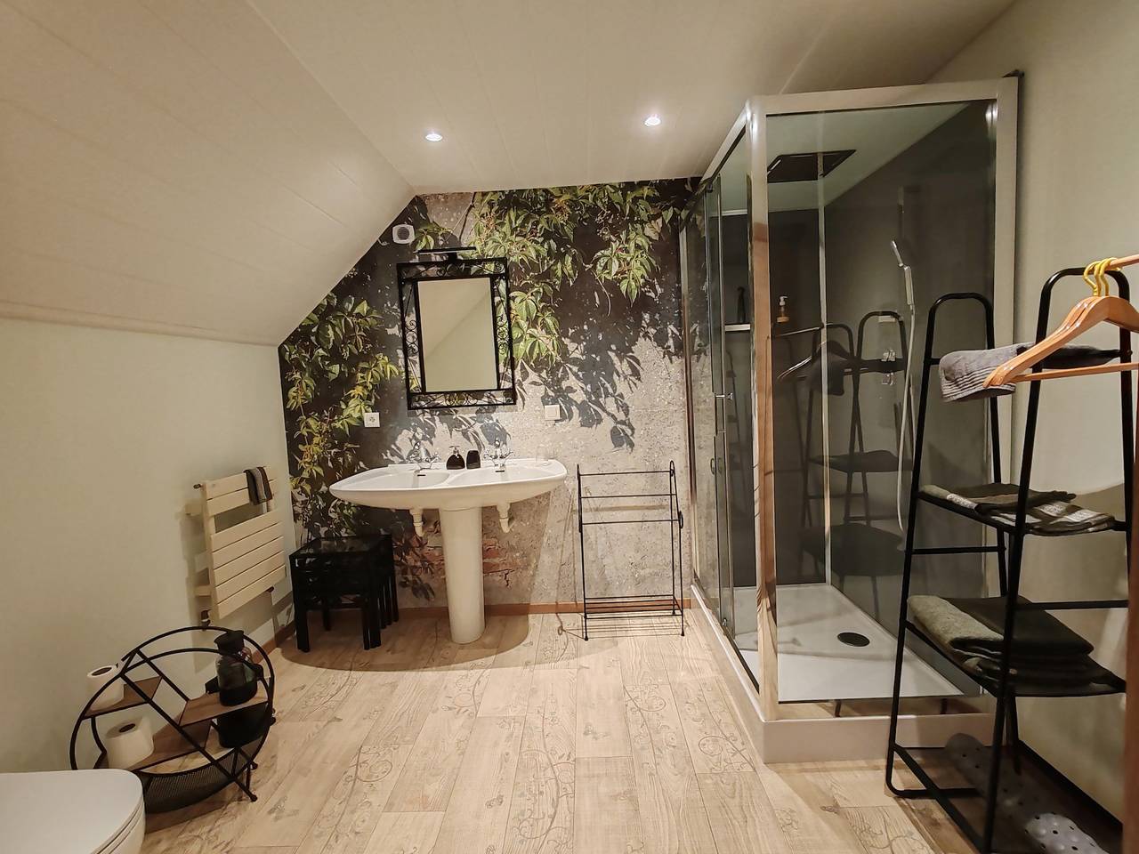 Chambres d’hôtes « Sans Chichi Chambres et Table » avec terrasse, jardin et Wi-Fi in Escandolières, Aveyron