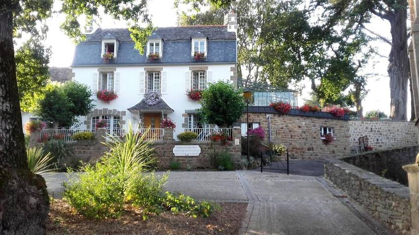 Gîte pour 2 personnes, avec vue et jardin à Locquénolé