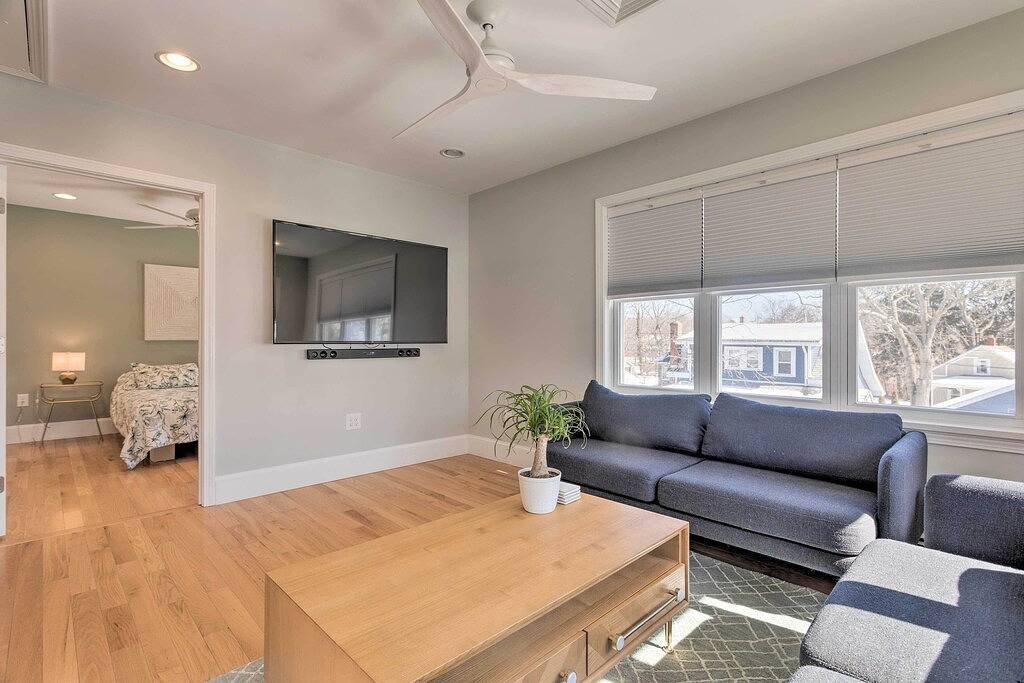 Renovated Barrington Cottage w/ Beach Access! in Barrington, Bristol County