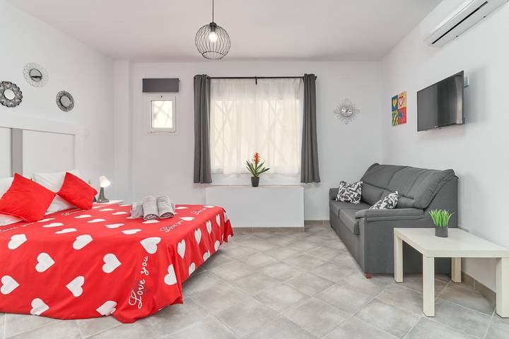 Ganzes Studio, Einzimmerapartment "Nerja Boutique Street Level B2" mit Gemeinschaftspool und Wlan in Nerja Centre, Nerja