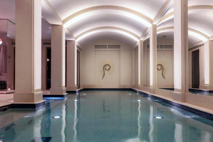 Hôtel pour 3 personnes, avec jardin ainsi que piscine et sauna