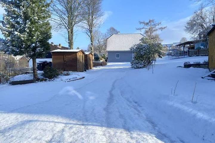 Ferienwohnung für 7 Personen, mit Pool und Garten sowie Balkon in Schneeberg