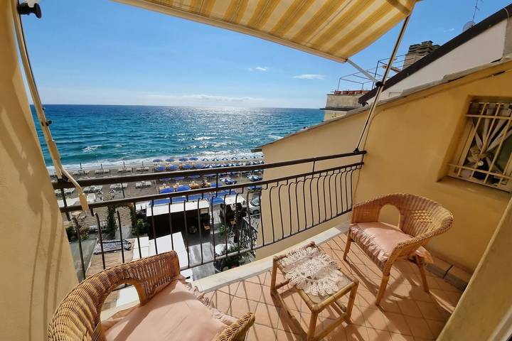 Apartamento entero, Il Bijou Di Rossella - Beach Front Duplex with Balcony in Alassio, Riviera di Ponente