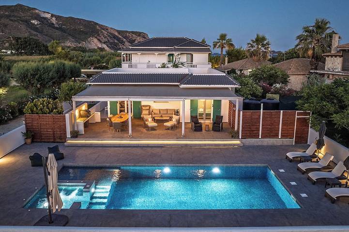 Apartment for 6 people, with garden and balcony as well as pool in Kalamaki