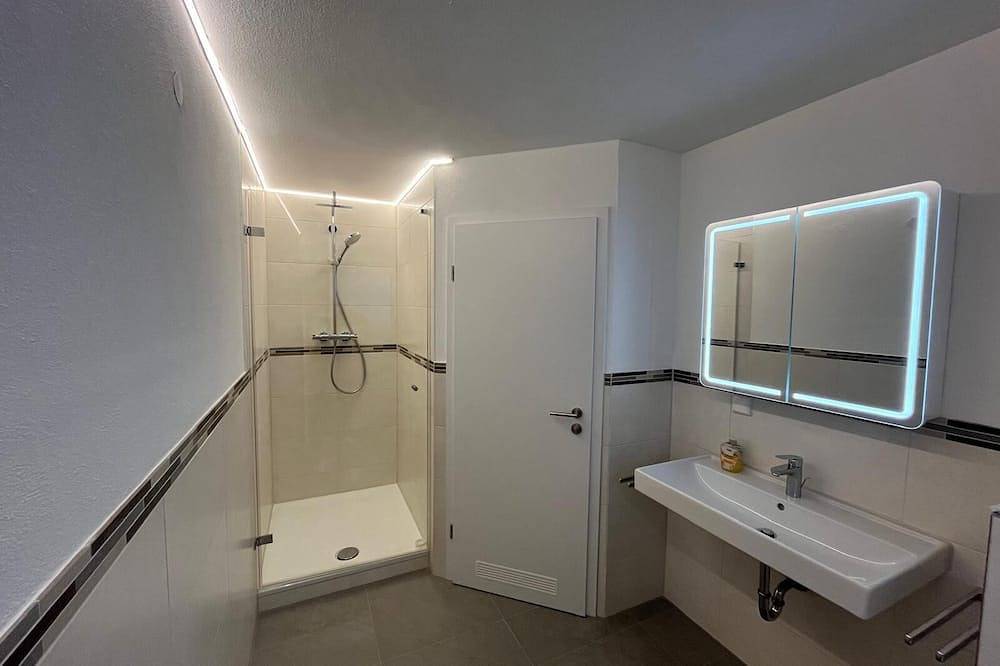 Ganze Wohnung, 3 Room Appartment (70 m2) with 2 Bedrooms, Balcony & Garage in Neckarsulm, Kurpfalz