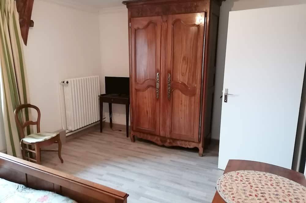 Agréable maison avec grand jardin dans belle cité de caractère. in Fresnay-sur-Sarthe, Sarthe