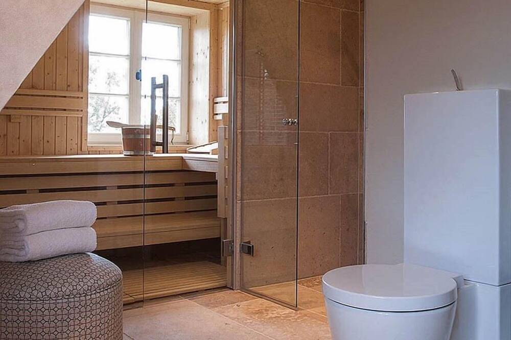 Perfekt ausgestattete Haushälfte unter Reet mit viel Stil und Eleganz in Archsum in Sylt-Ost, Sylt (Gemeinde)