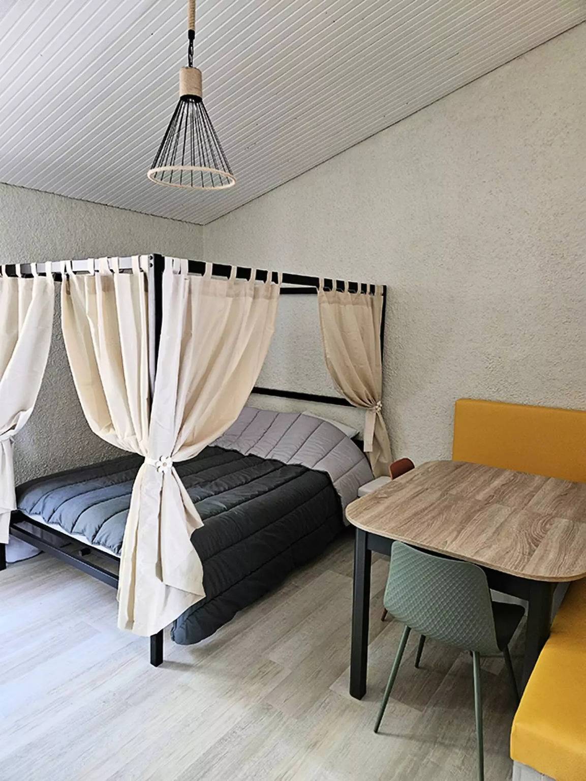 Tiny cottage 4 personnes in Mareuil-sur-Lay-Dissais, Région de La Roche-sur-Yon