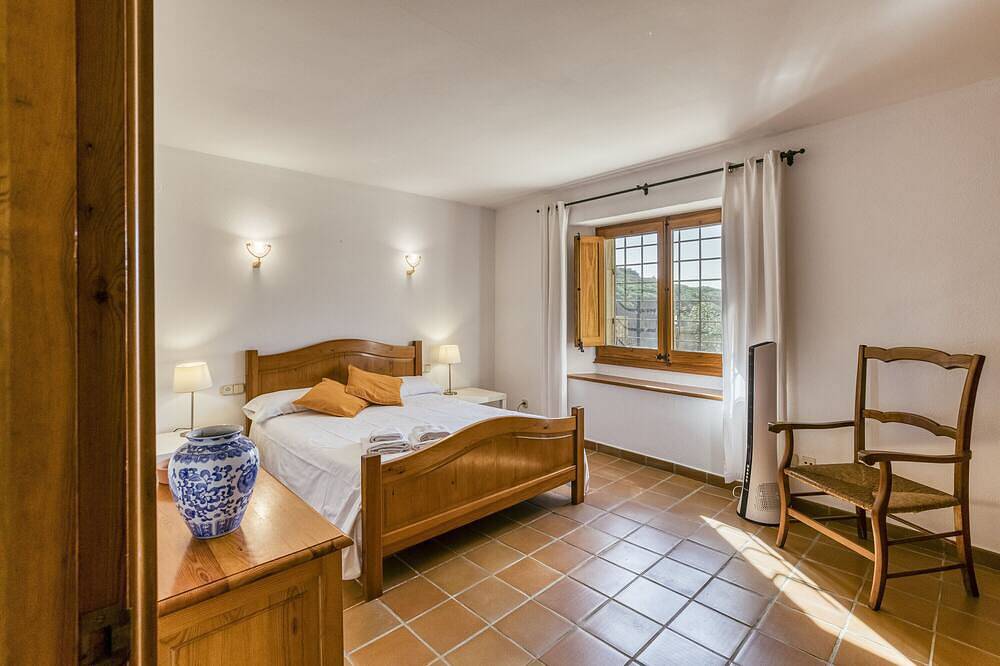 Casa rural 'Mas Cases' con vistas a la montaña, piscina privada y Wi-Fi in Regencós, Costa Brava