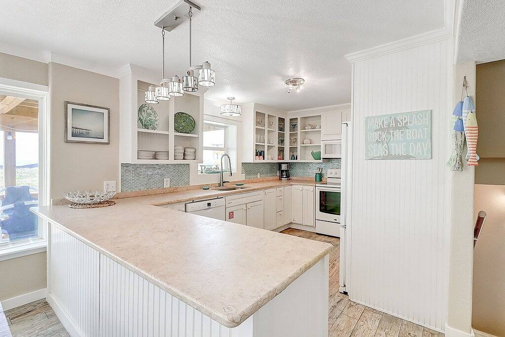 Unique Dog-Friendly Beach House w/ Deck & Gulf Views in Corpus Christi, Mustang Island