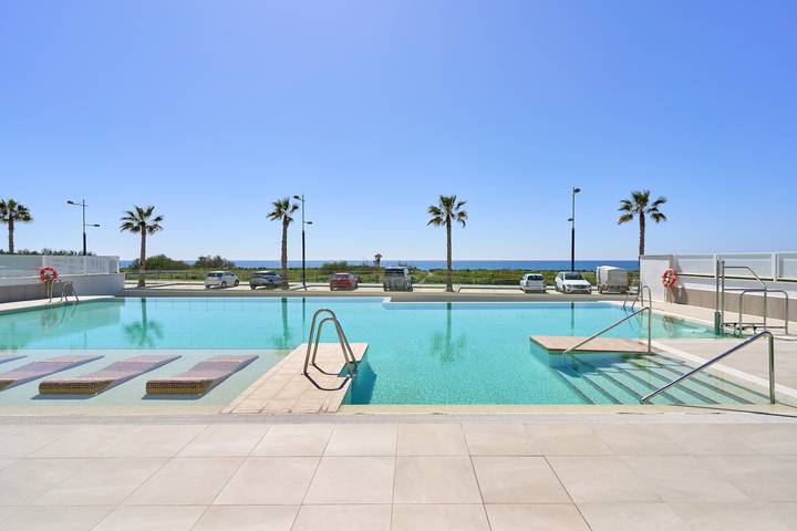 Appartement entier, Appartement Caracoles Duna Beach avec vue sur mer, wifi et climatisation in Torrox Costa, Torrox