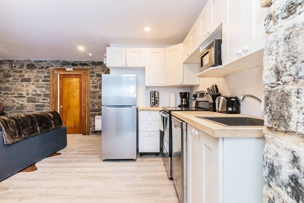 Ganze Wohnung, Modern Meets Rustic- 2 Bedroom in Old Quebec in Québec (Stadt), Québec