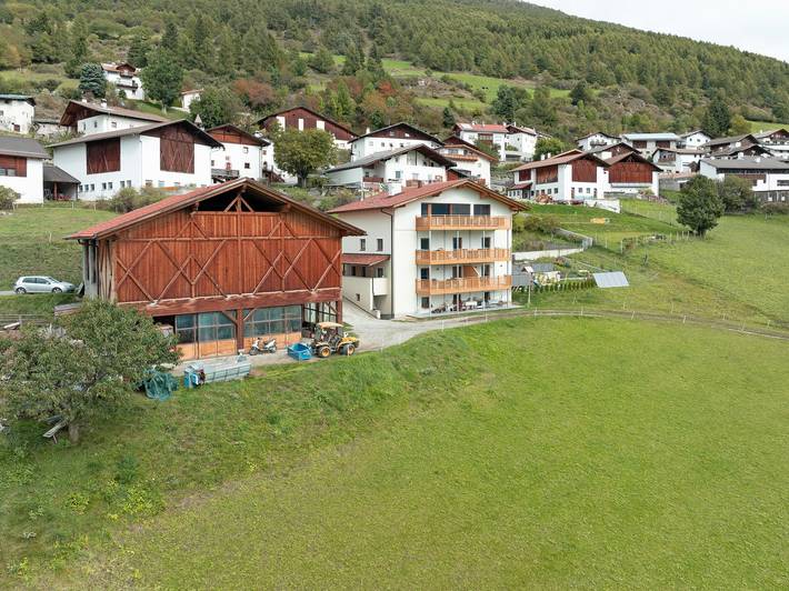 Entire apartment, Apartment 'Heuduft' with Mountain View, Shared Garden and Wi-Fi in Tanas, Laas