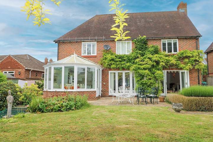 Cottage for 10 people, with garden, with pets in Tenterden