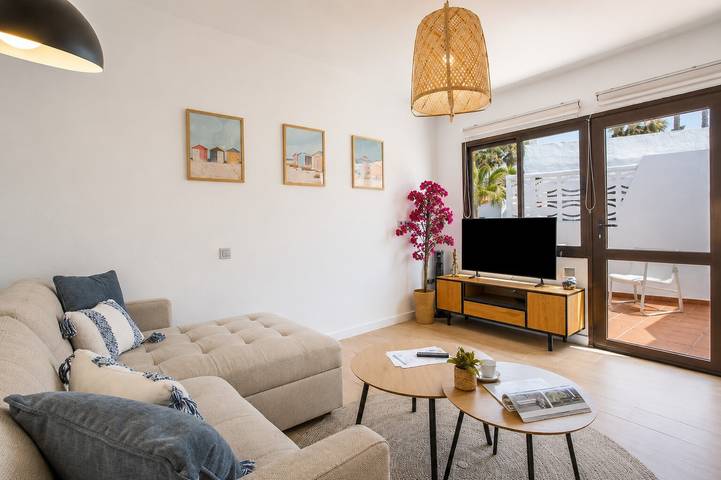 Apartamento inteiro, Apartamento 'Oasis Duna _ Casa Aizea Pool' com Piscina Partilhada, Varanda e Wi-Fi in Corralejo, La Oliva