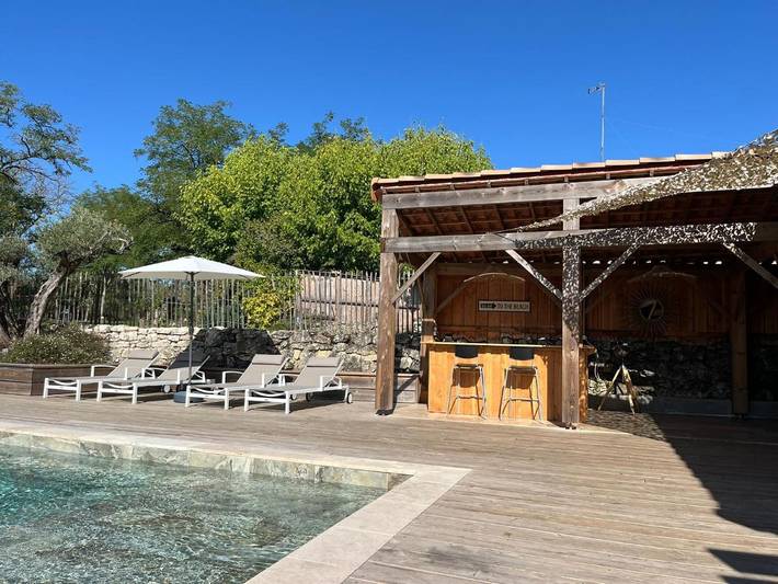 Location de vacances pour 20 personnes, avec jardin ainsi que piscine et vue à Mauriac - 2