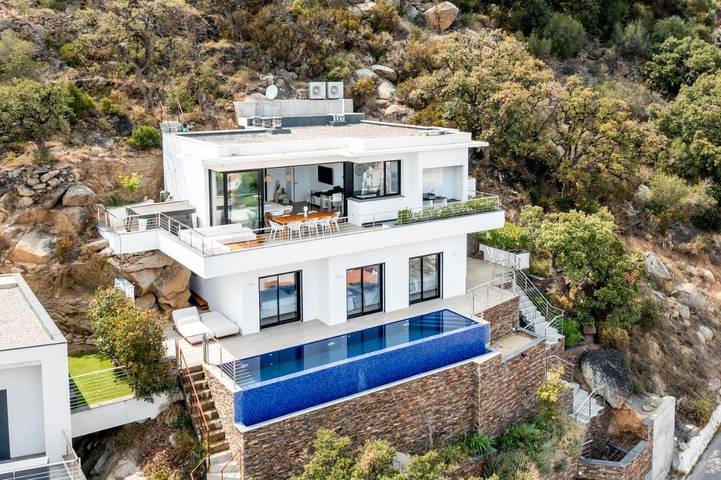 Chalet para 8 personas, con vistas además de terraza y piscina en Provincia de Gerona