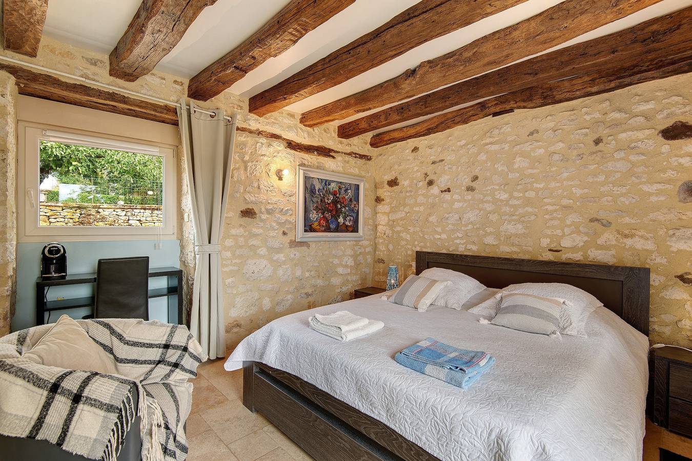 Room 'Chambre Lune' with Shared Pool, Wi-Fi and Air Conditioning - Table d'Hôtes in Salignac-Eyvigues, Périgord Noir