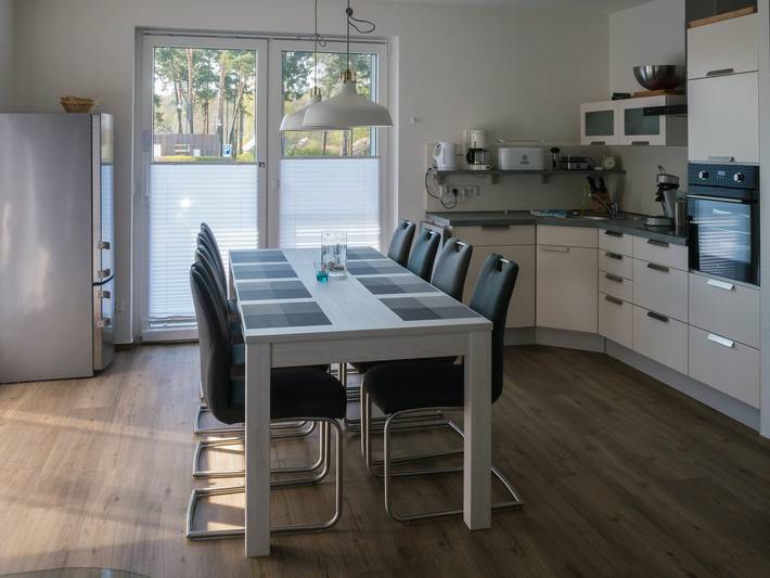 Ferienhaus für 9 Personen, mit Garten und Balkon sowie Seeblick und Sauna, kinderfreundlich in Röbel-Müritz - 2