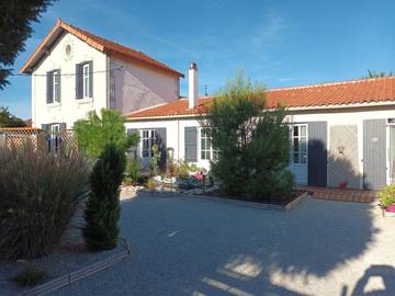 Chambre d’hôte pour 2 personnes, avec jardin et piscine à Pons