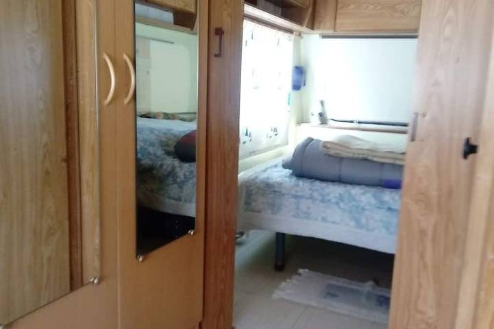 Chalet dans campingBien placé au calme, piscine à côté, belle terrasse à l'ombre in Sigean, Côte méditerranéenne (France)