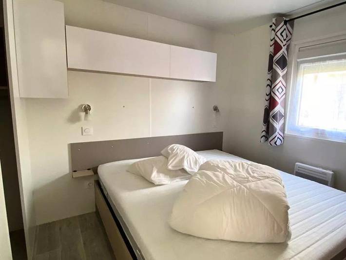 Camping La Clairière - Mobilhome 4 personnes - Premium+ 3 Pièces 4 Personnes Climatisé + Tv in Saint-Paul-en-Born, Côte d’Argent