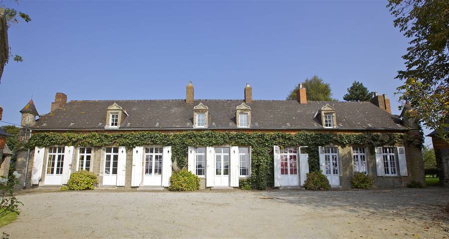 Gîte pour 11 personnes, avec jardin à Pittefaux