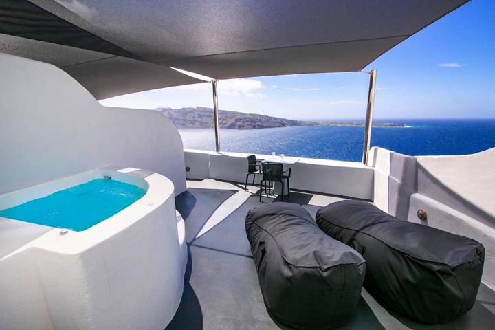 Apartamento para 2 personas, con balcón además de jacuzzi y piscina en Oia