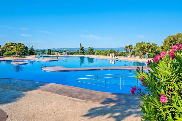 Casa rodante para 4 personas, con terraza y piscina, Se admiten mascotas - 1