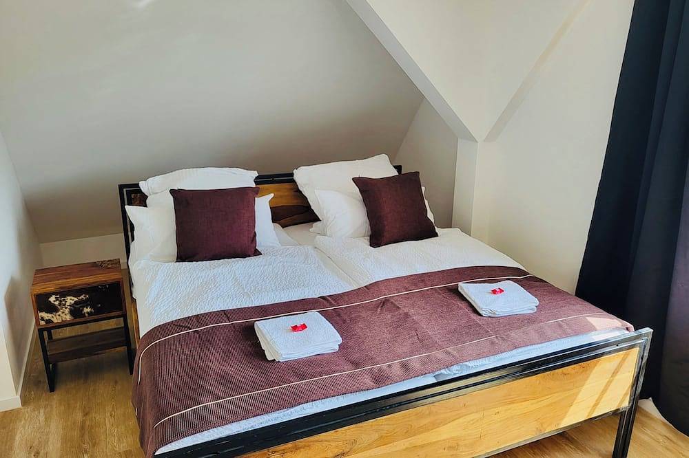 Ganze Wohnung, Sioux: stilvolle 5-Zimmeraltbauwohnung im Dachgeschoß in Kaufbeuren, Bayerisch Schwaben