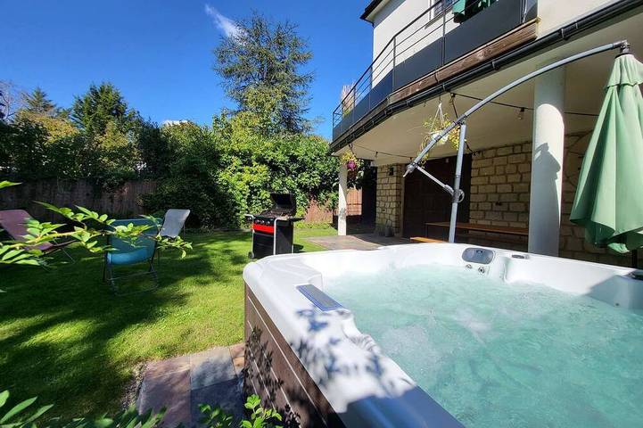Villa für 10 Personen, mit Whirlpool und Garten sowie Balkon, mit Haustier - 1