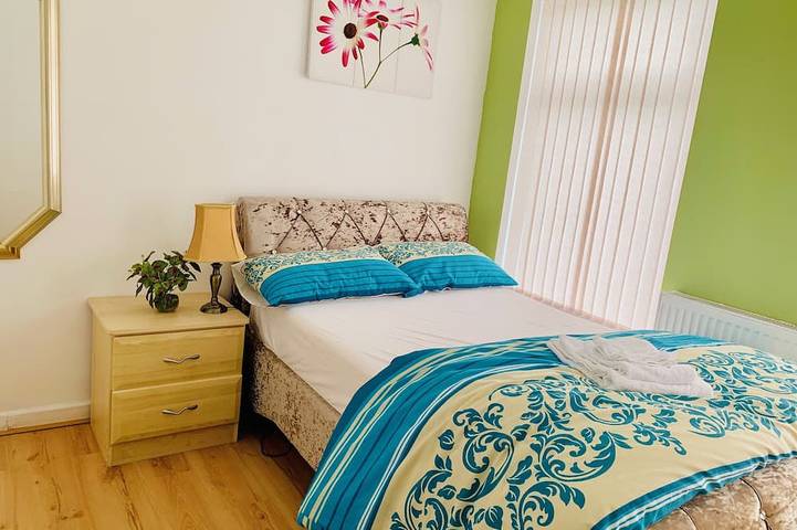 Apartment for 12 people in Bolton