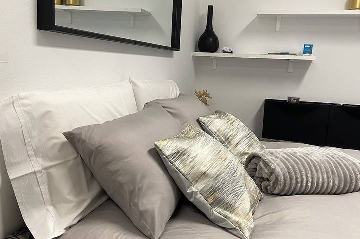Appartamento intero, Un Nido In Valtellina con Bagno Privato e Giardinetto - Pulito e Luminoso! in Morbegno (Borgo), Morbegno