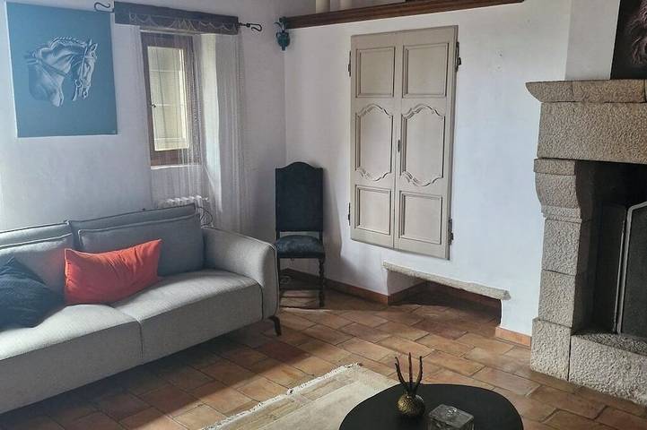 Belle maison en pierre avec vue splendide sur la vallée, animaux acceptés in Cruis, Région de Forcalquier
