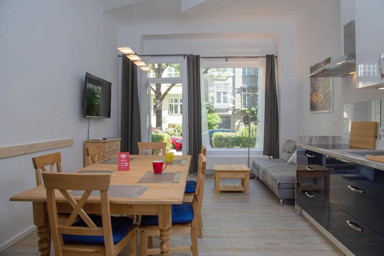 Ganze Wohnung, Pandoras home in Friedenau, Berlin