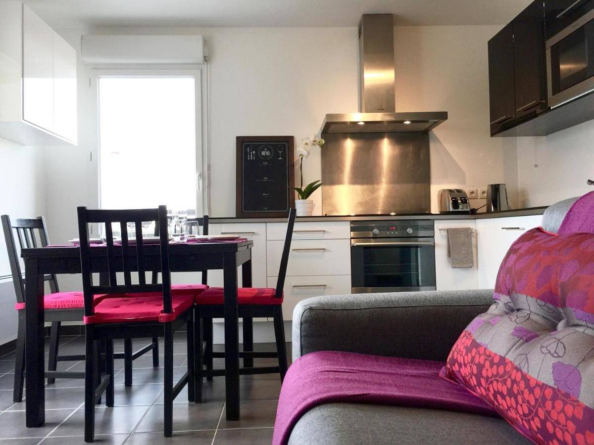 Appartement entier, One-Bedroom Apartment in Montévrain, Seine-et-Marne