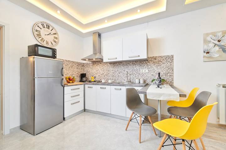 Appartement entier, Appartement de vacances pour 4 personnes avec balcon/terrasse in Zambratija, Région d'Umag