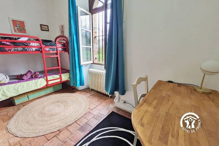 Gîte pour 11 personnes, avec terrasse et jardin, animaux acceptés à Gennes-sur-Glaize - 2