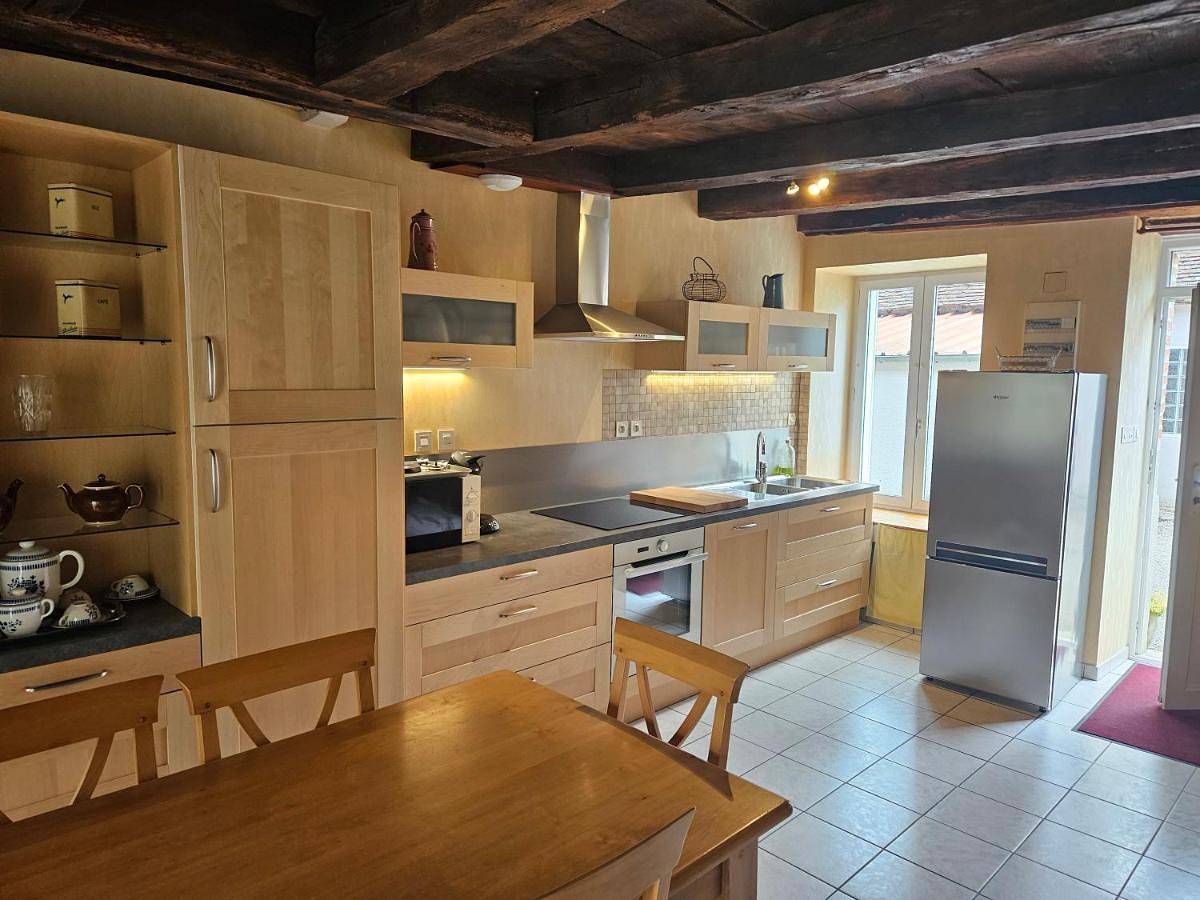 Two-Bedroom House in Vineuil, Région de Blois