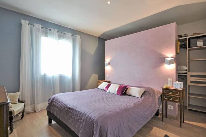 Alleinstehendes Ferienhaus mit privatem Pool,  W-Lan, Klimaanlage, Tv, Innenhof, Haustiere erlaubt in Vers-Pont-du-Gard, Nimes und Umgebung