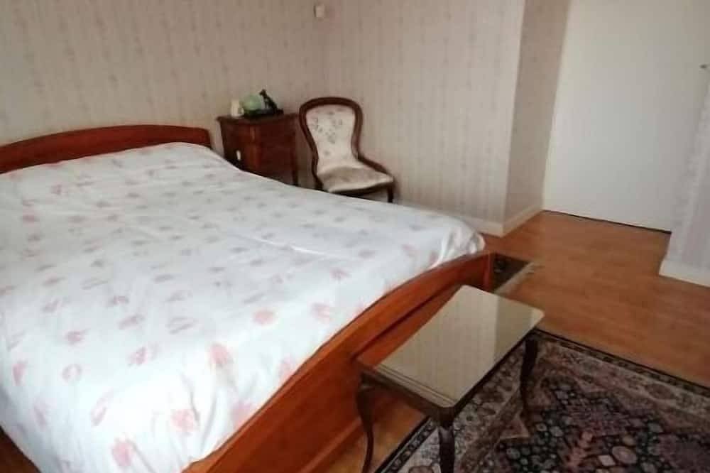 Maison Spacieuse Simple Et Confortable in Bouchemaine, Angers region