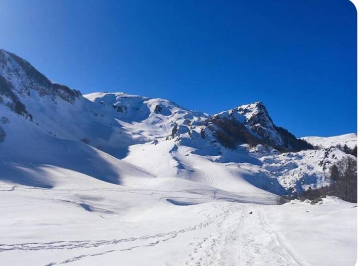 Gîte pour 5 personnes, avec jardin et vue ainsi que bassin pour enfant et piscine à Bielle (Pyrénées-Atlantiques) - 2