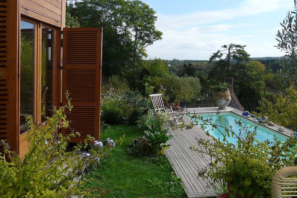 Casa unifamiliar orientada al sur con piscina y vistas panorámicas del Cher in Bourré, Región de Blois