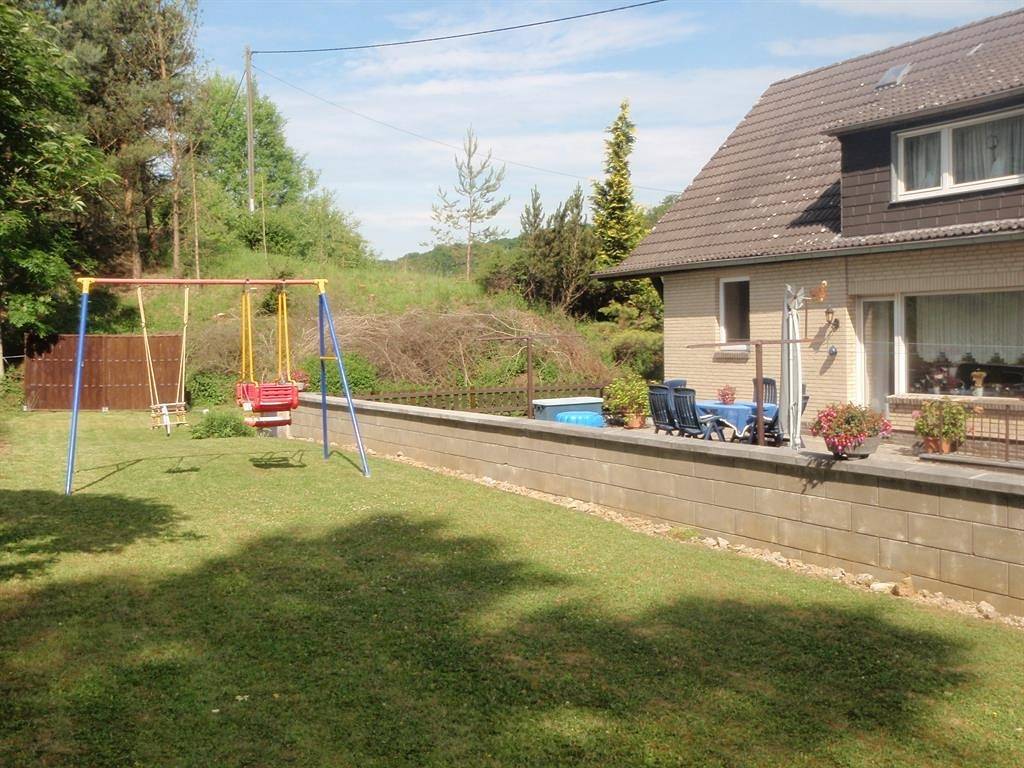 Ganze Ferienwohnung, 4-Bett-Ferienwohnung mit Balkon in Üxheim, Vulkaneifel