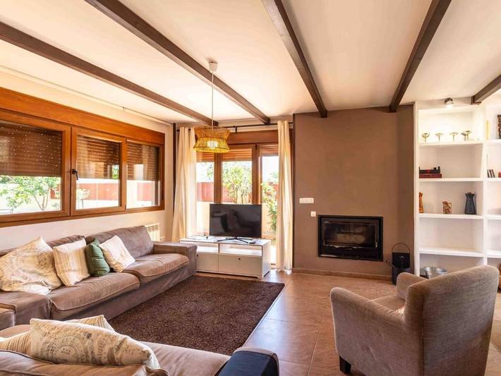 Casa de vacaciones para 7 personas, con terraza además de jardín y piscina - 1