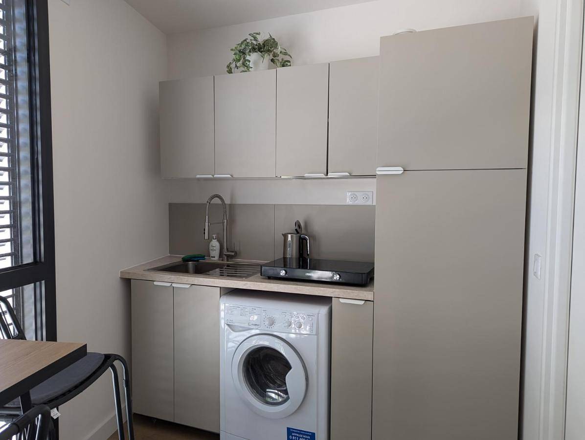 Appartement entier, Two-Bedroom Apartment with Terrace in Riom, Parc naturel régional des Volcans d'Auvergne