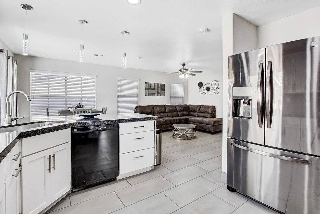 Cozy 5-Bedroom Oasis Near the Strip: Arcades, Pool, and Bbq Haven! in Paradise, Nevada