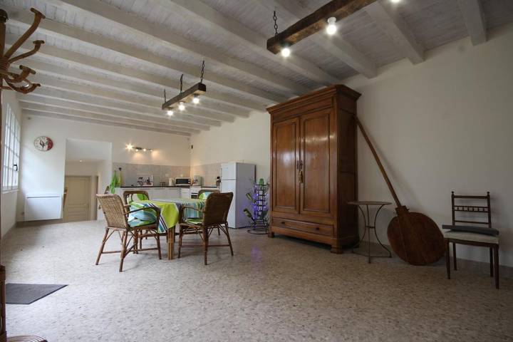 Gîte pour 2 personnes, avec jardin dans Jalogny - 4